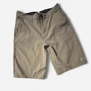 Under Armour Junior Boys Khaki Athletic Shorts, size 16
